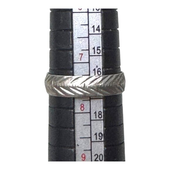 Vintage Etched Carved Silver Herringbone Textured Wedding Band Unique Ring Sz7.5 - Picture 5 of 8
